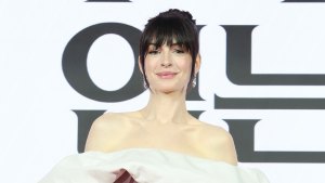 GettyImages-2270306454 Anne Hathaway Reveals Her 3-Ingredient Go-To Dinner