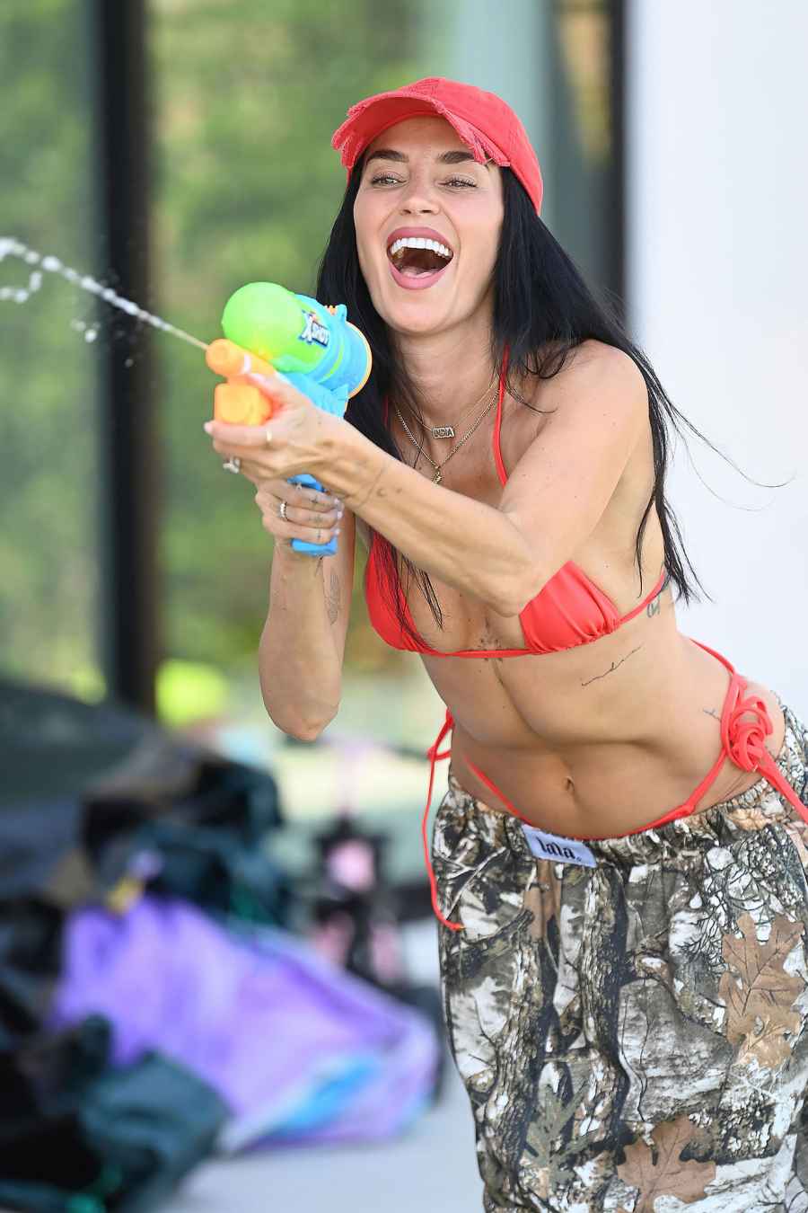 Nicole Williams Resist Spraying a Squirt Gun Just Like Us
